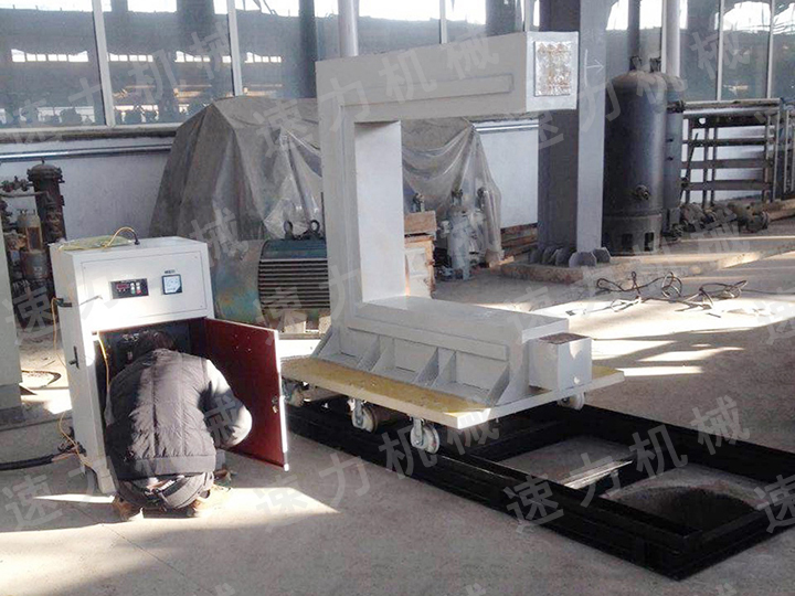 沈陽隆德電機有限公司使用我司大型轉子支架齒輪通用型加熱器使用現場