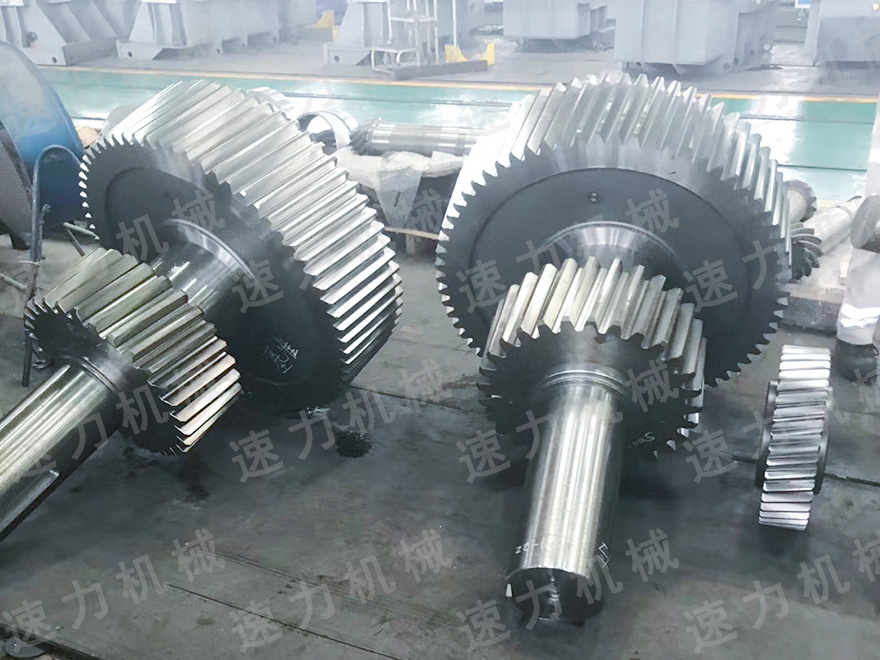 江陰齒輪箱制造有限公司使用我司各種多功能重型感應加熱器現場